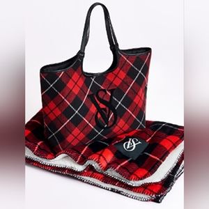 VS Plaid Plaid Tote and Cozy Blanket Holiday Set